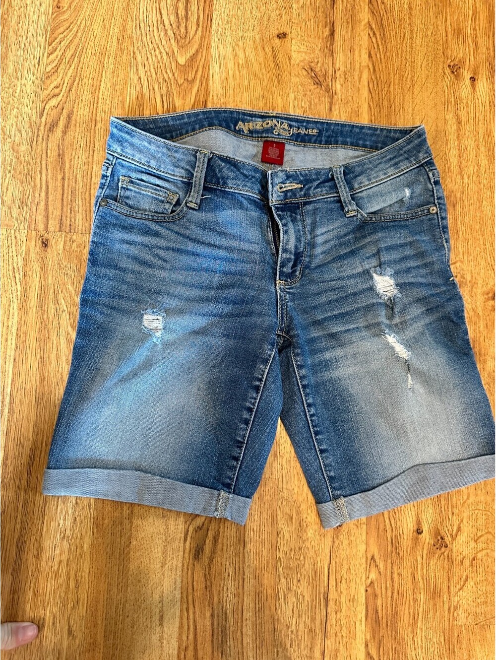 Arizona Jean Co. Size 5 womens distressed light blue